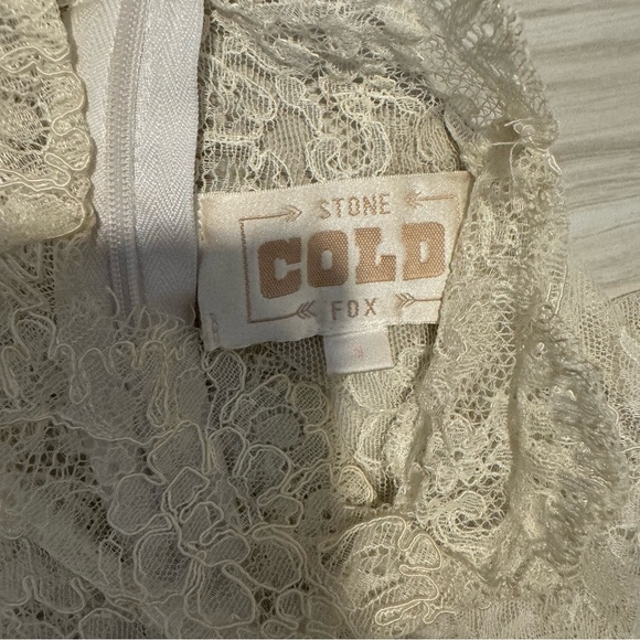 Stone cold fox white lace turtleneck top size 1 - Picture 4 of 5